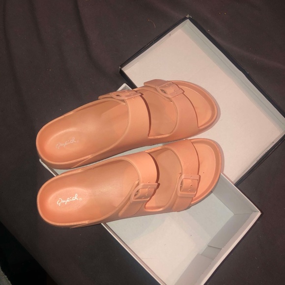 New in box! Maui Buckled Light Orange Coral Slide Sandals Size 10 Qupid - Picture 5 of 7